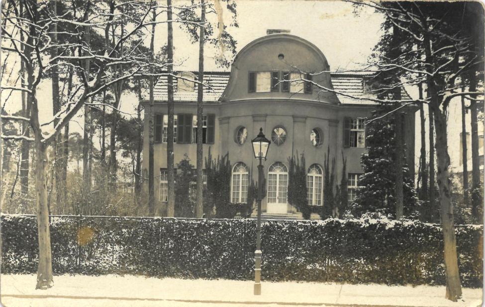 Die heutige Dienstvilla des Bundespräsidenten in Berlin-Dahlem auf einem Bild aus der Zeit vor 1933